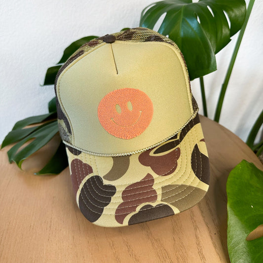 the trucker - rust smiley on light camo